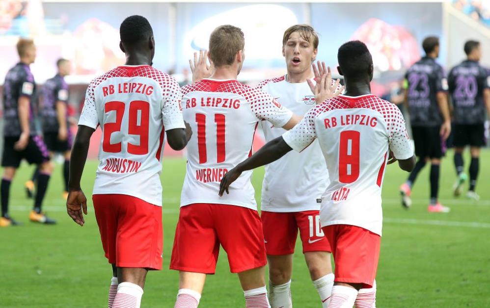 [图]欧冠-特奥假摔红牌 10人米兰1-2费耶诺德遭淘汰.