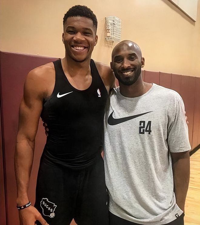 喝大了？美媒逆天交易模拟：独行侠弗拉格克莱PJ换布克+三首轮