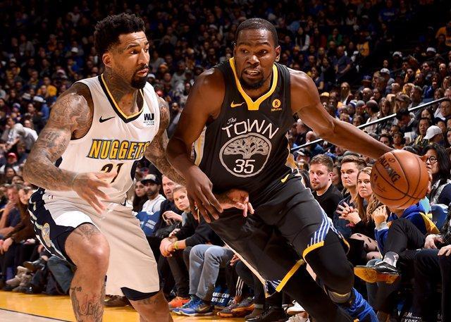 赌场防骗实战:警惕那些在赌场外主动搭讪并宣称有“稳赢路子”的托。(赌场防骗指南:当心赌场外主动搭讪、声称有“稳赢秘诀”的托儿)